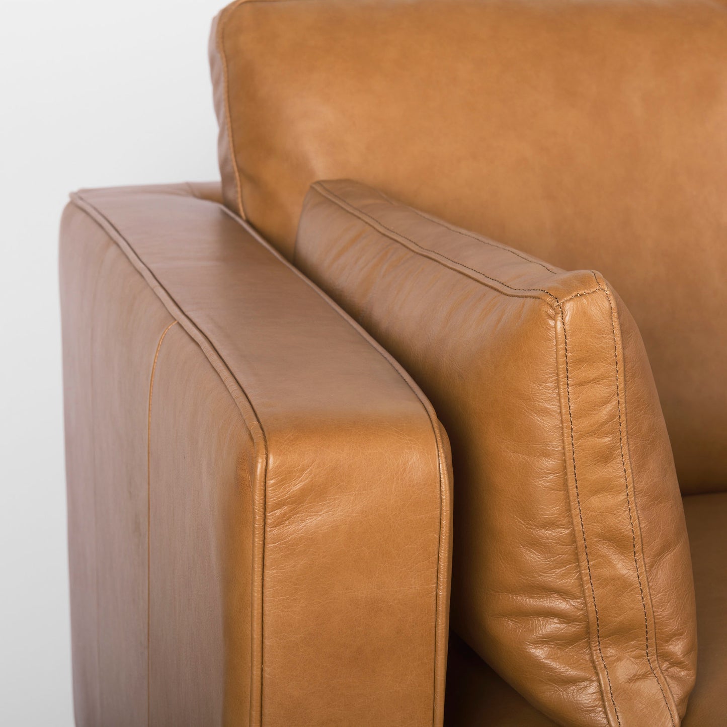Elton Tan Leather Right Chaise Sectional - Modern and Comfortable Living Room Seating