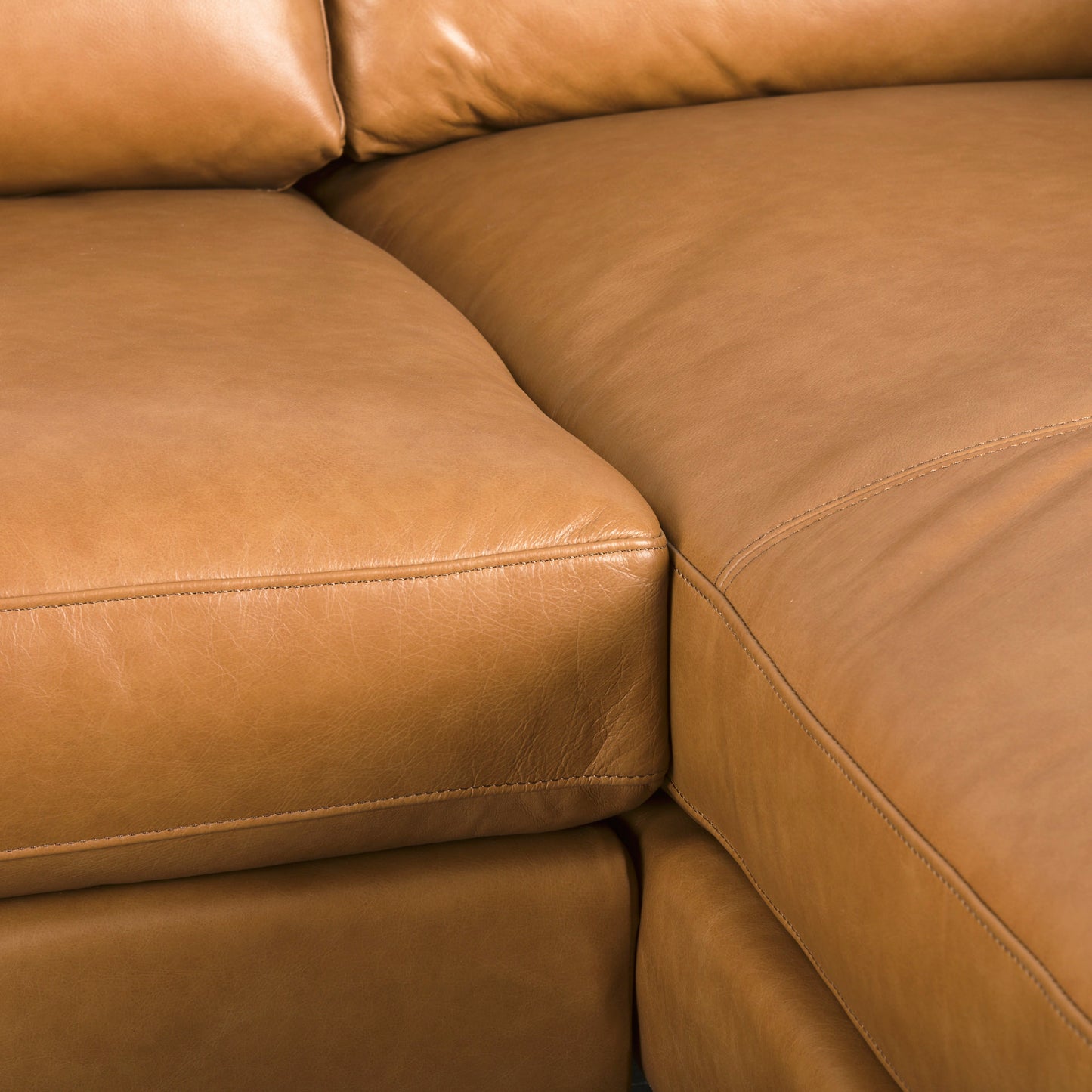 Elton Tan Leather Right Chaise Sectional - Modern and Comfortable Living Room Seating