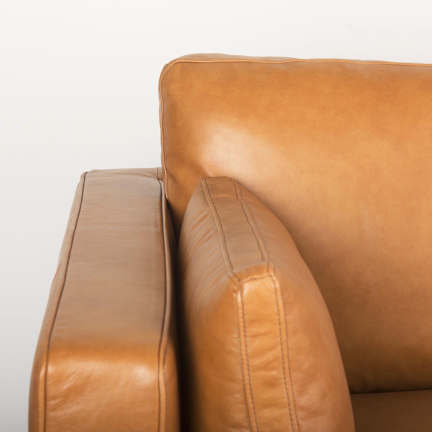 Elton Tan Leather Right Chaise Sectional - Modern and Comfortable Living Room Seating