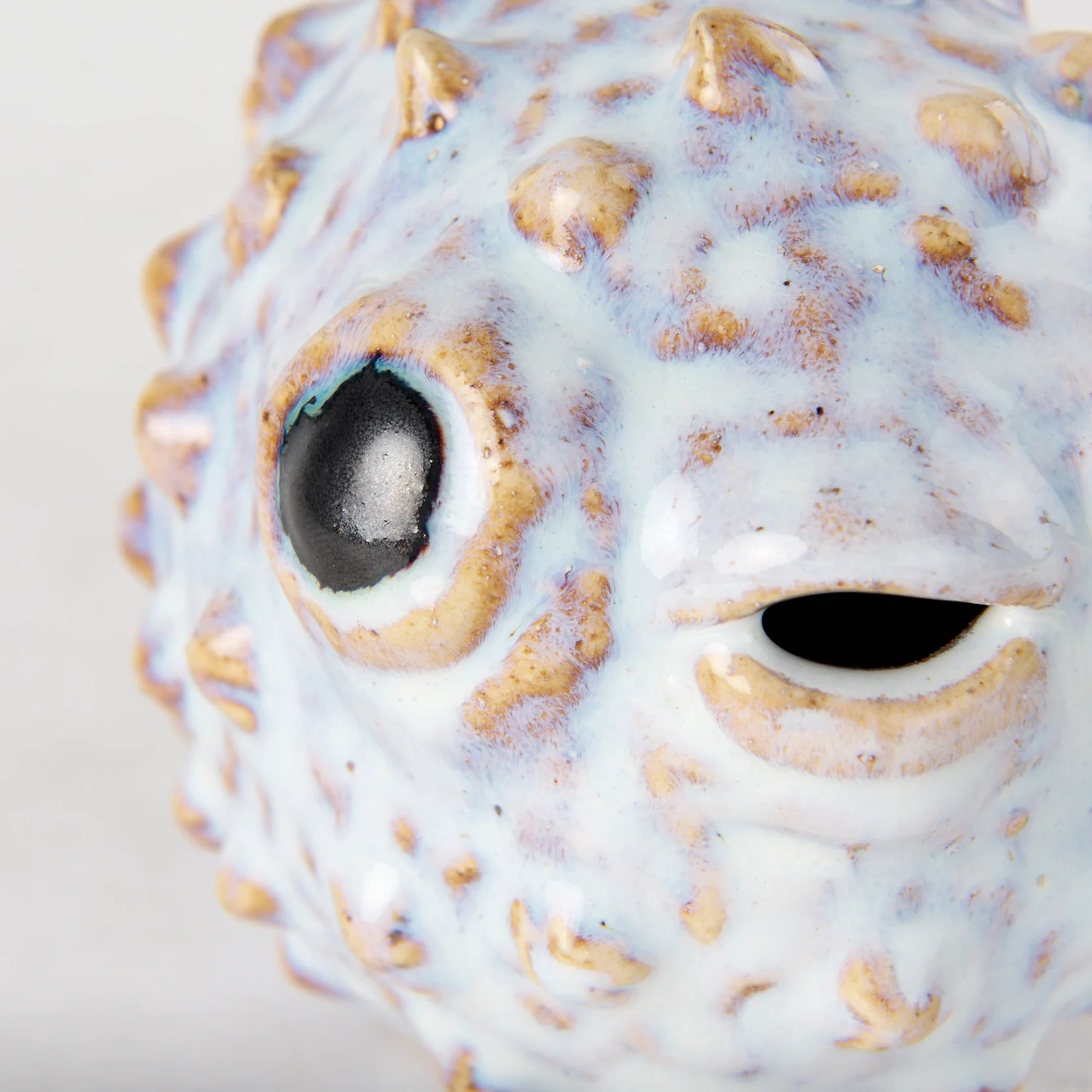 Spike Ceramic Puffer Fish Decor – Coastal Nautical Accent with Textured Detailing & Elegant Gold Accents