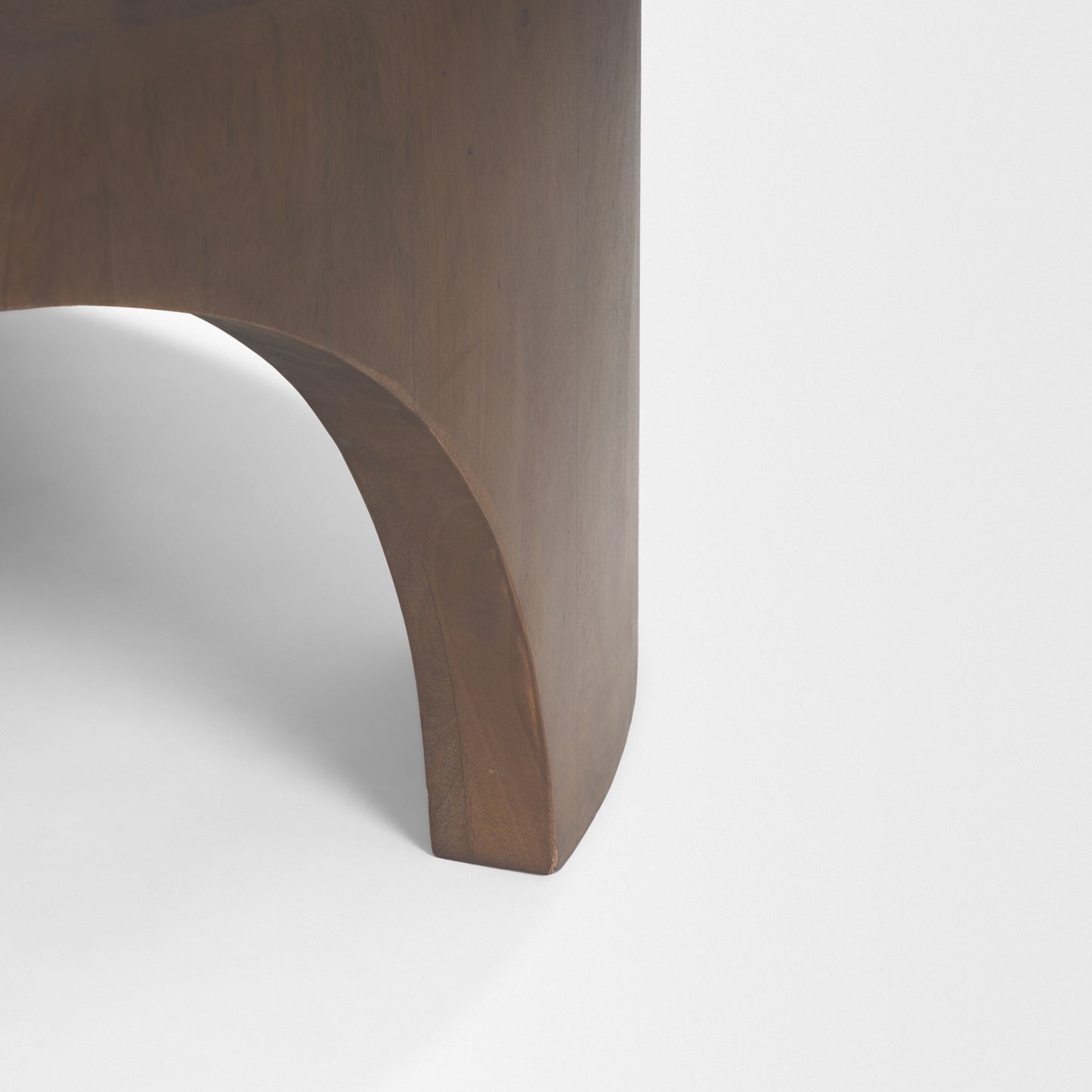 Shima Round Dark Brown Wood Coffee Table with Arched Legs - Elegant and Modern Living Room Accent