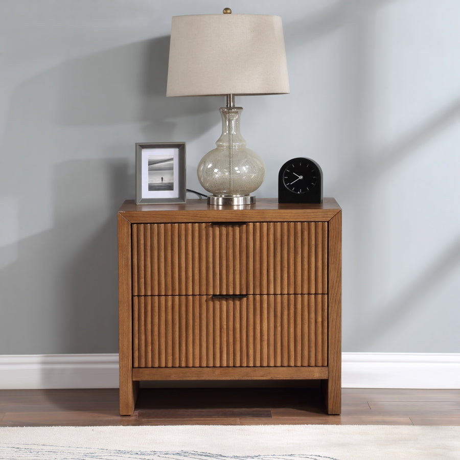 Fairfax Solid Wood & Oak Veneer Nightstand – Classic Bedroom Storage with Timeless Style