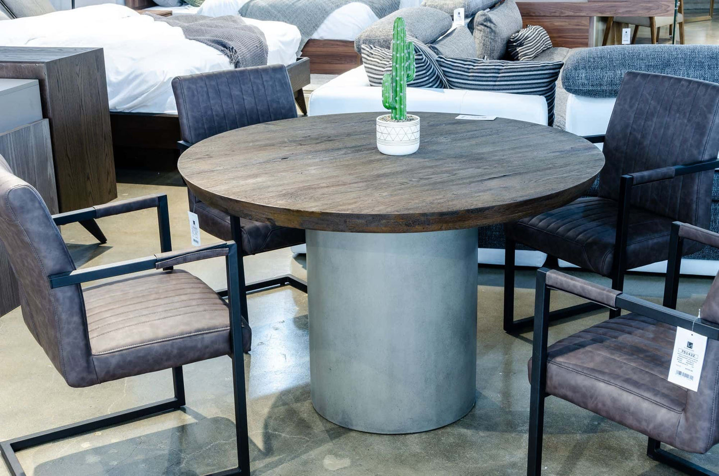 Modrest Renzo Modern Round Oak & Concrete Dining Table