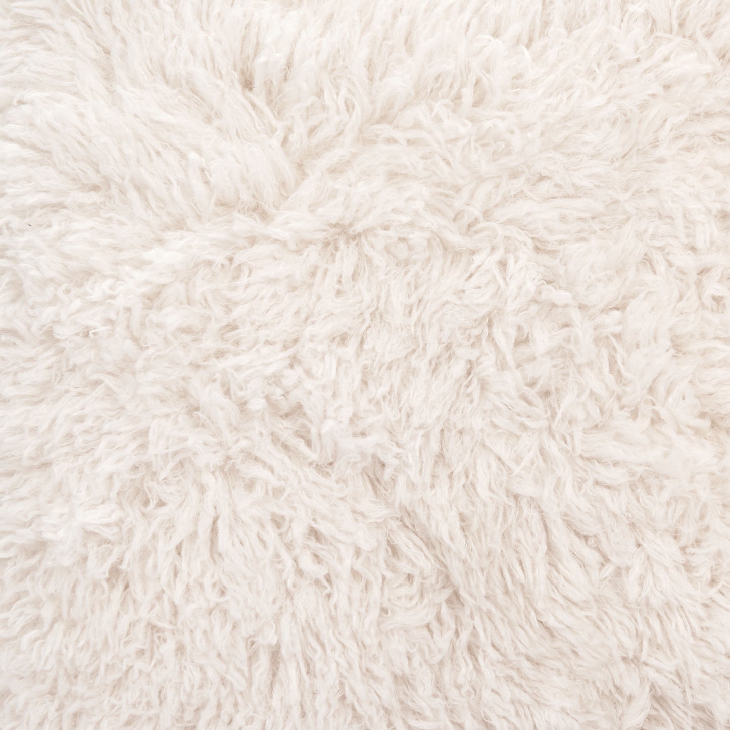 Pelut Accent Chair White β Elegant and Versatile White Accent Chair for Living Room or Bedroom Decor