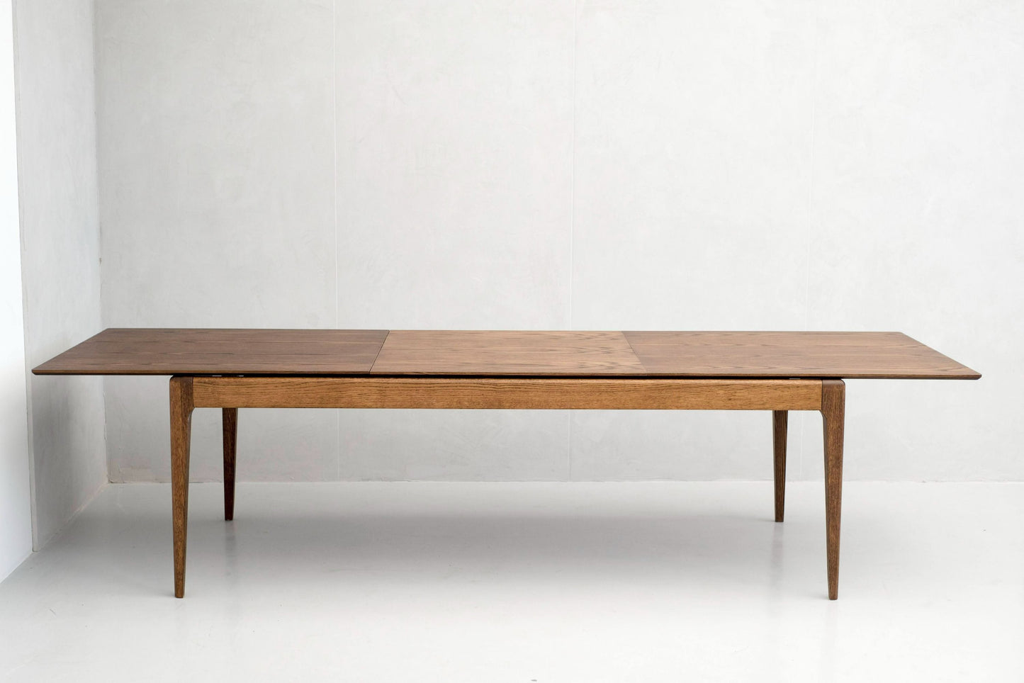 Modrest Dallas Extendable Dining Table – Mid-Century Modern Brown Oak for Versatile Dining