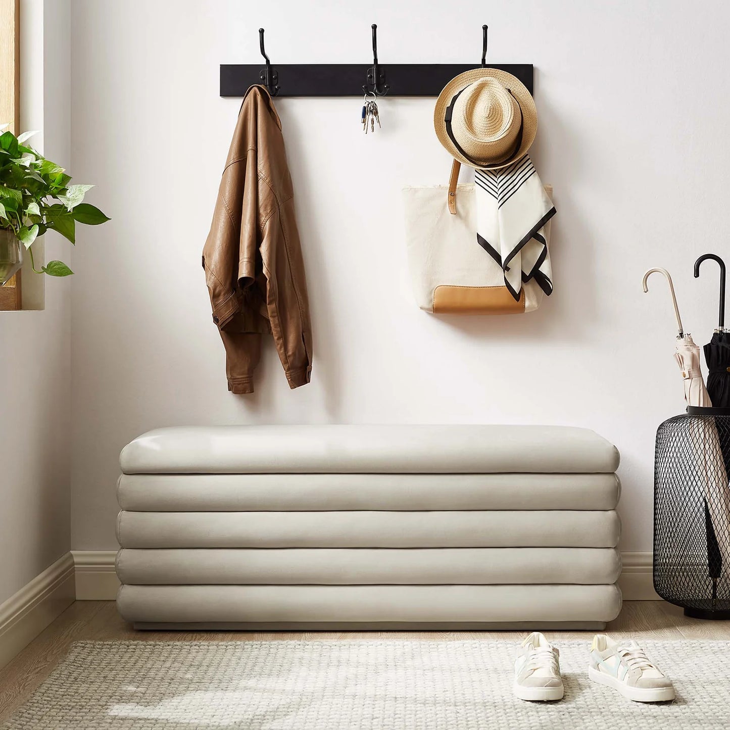 Mezzo Luxurious Velvet Storage Bench – Featuring Elegant Tufted Detail, Plush Velvet Upholstery and a Spacious Interior for Stylish and Practical Storage Solutions
