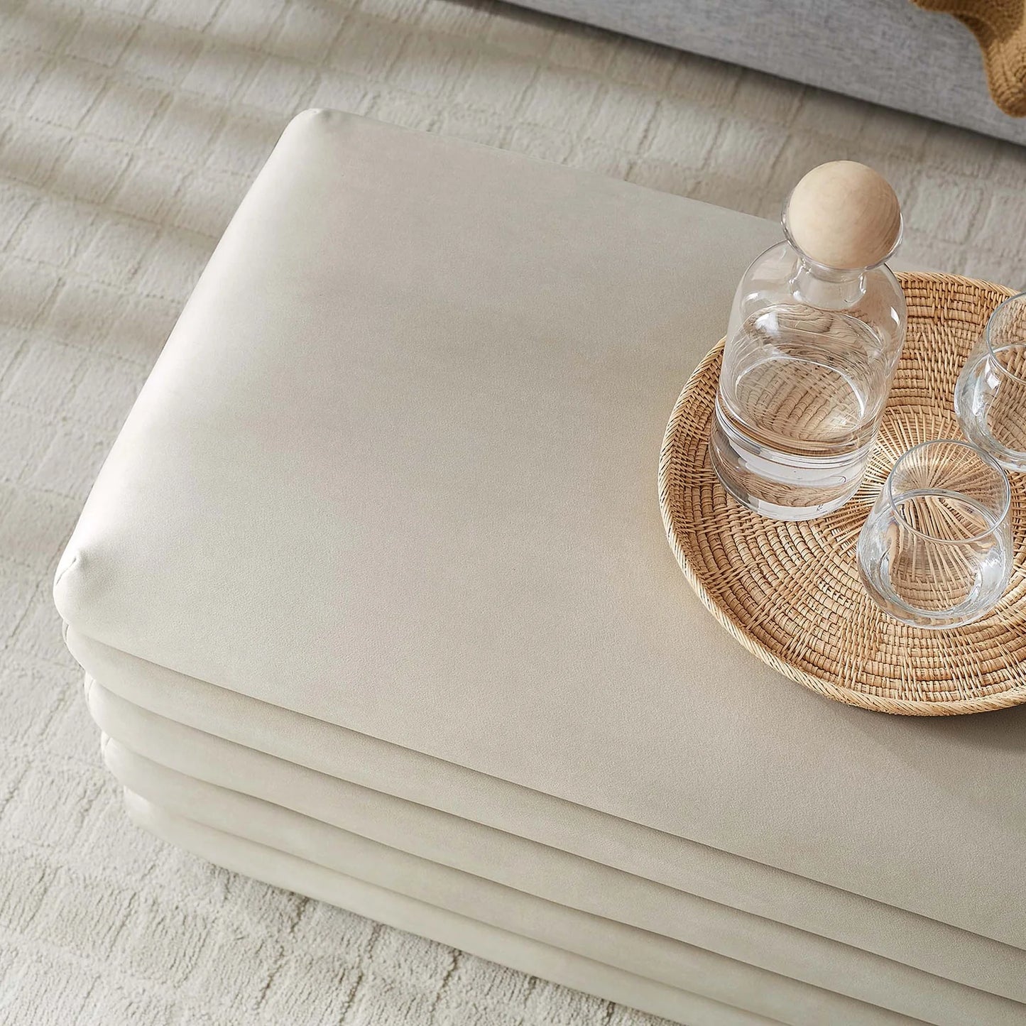 Mezzo Luxurious Velvet Storage Bench – Featuring Elegant Tufted Detail, Plush Velvet Upholstery and a Spacious Interior for Stylish and Practical Storage Solutions