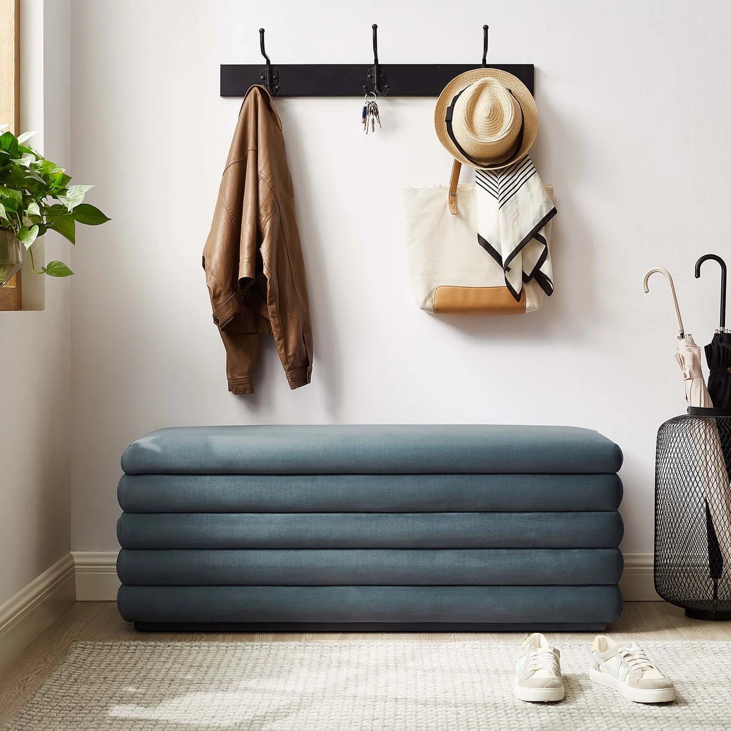 Mezzo Luxurious Velvet Storage Bench – Featuring Elegant Tufted Detail, Plush Velvet Upholstery and a Spacious Interior for Stylish and Practical Storage Solutions