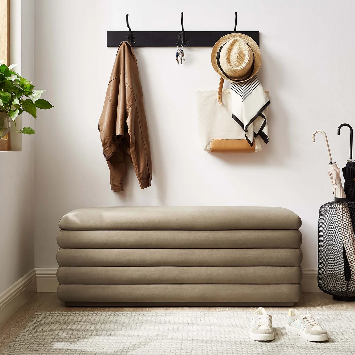 Mezzo Luxurious Velvet Storage Bench – Featuring Elegant Tufted Detail, Plush Velvet Upholstery and a Spacious Interior for Stylish and Practical Storage Solutions