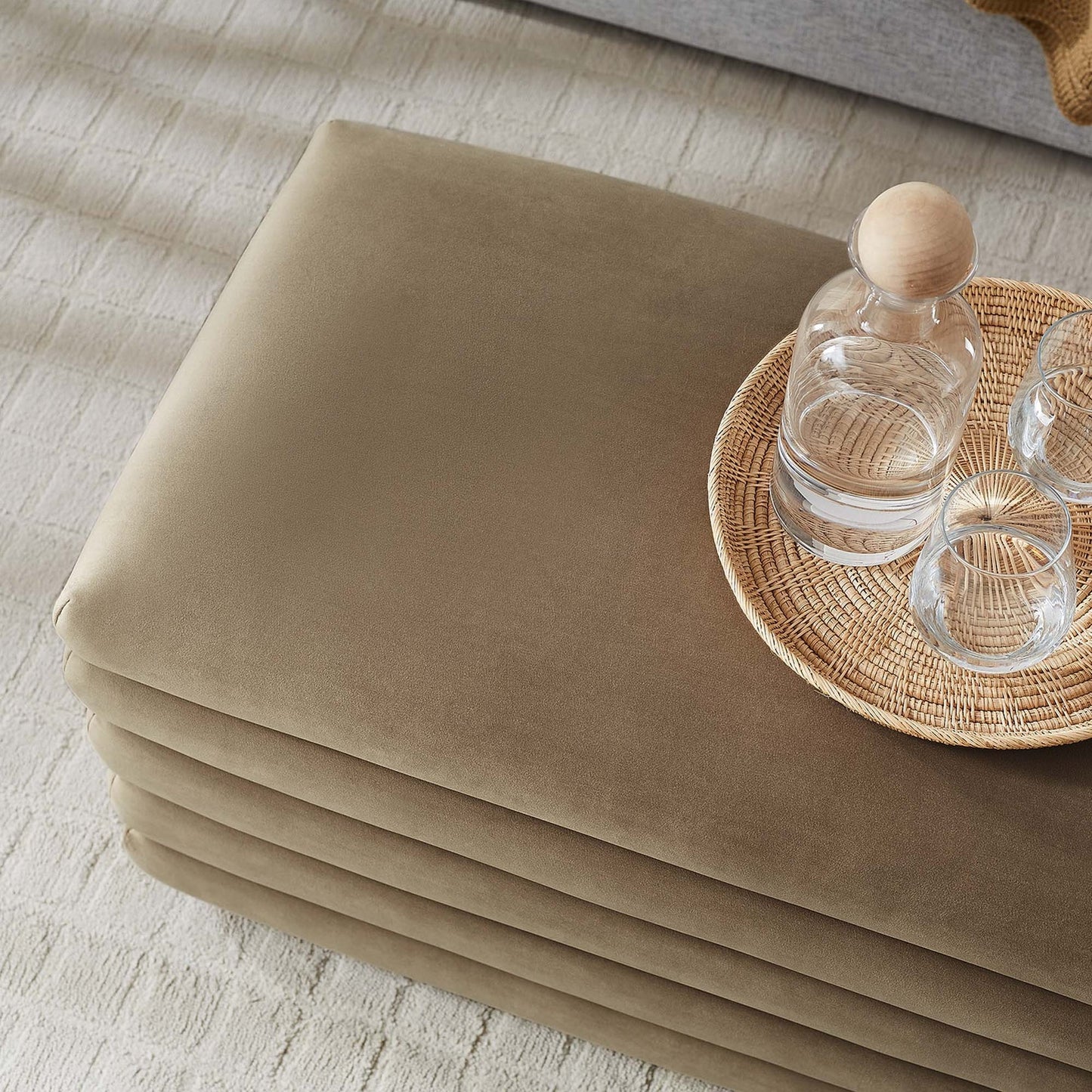 Mezzo Luxurious Velvet Storage Bench – Featuring Elegant Tufted Detail, Plush Velvet Upholstery and a Spacious Interior for Stylish and Practical Storage Solutions