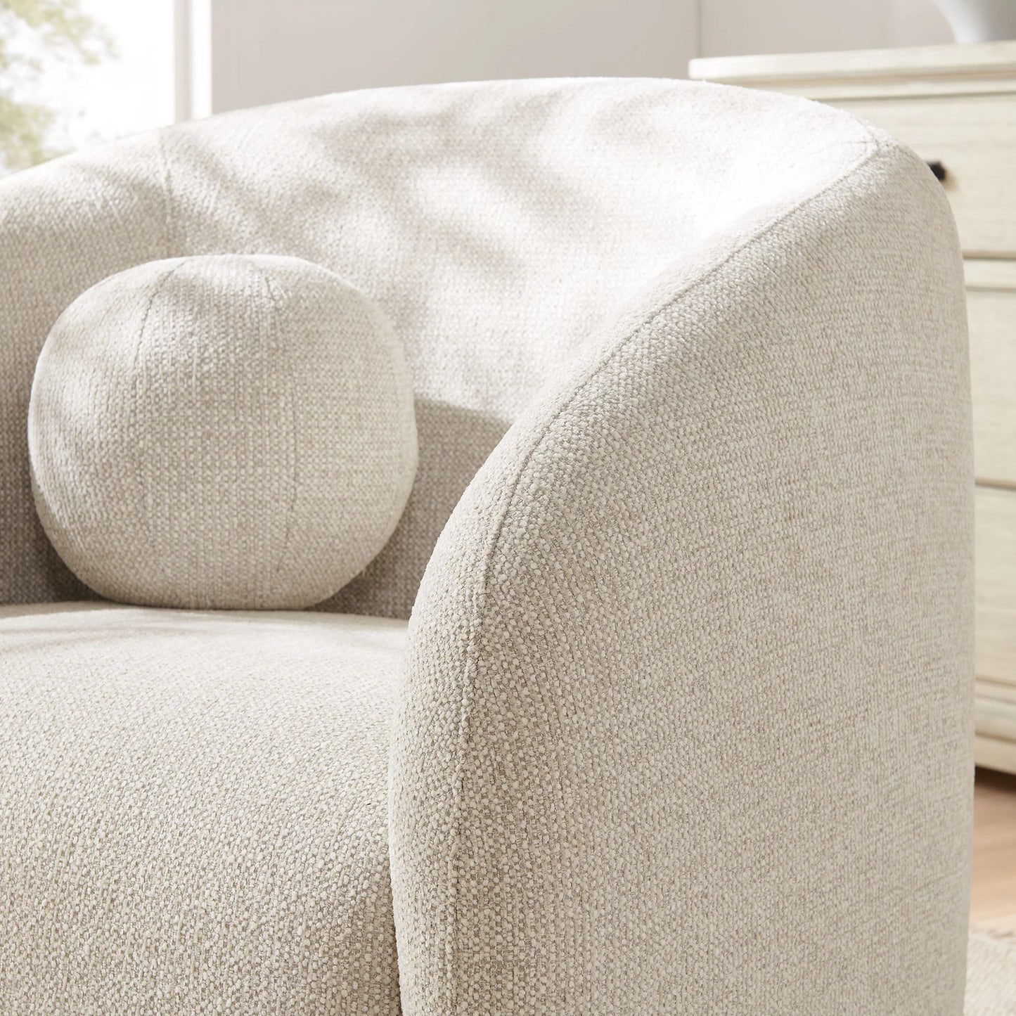 Holland Swivel Armchair – Cozy Chenille Fabric with Smooth, Modern Motion