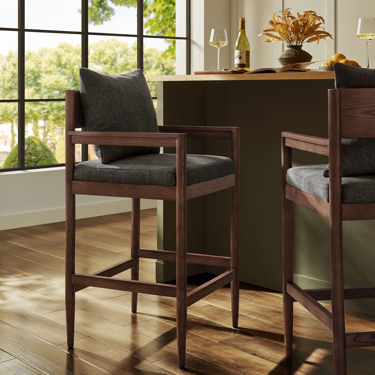 Remington Wood Bar Stool – Classic High Seating for Home Bars and Kitchen Counters