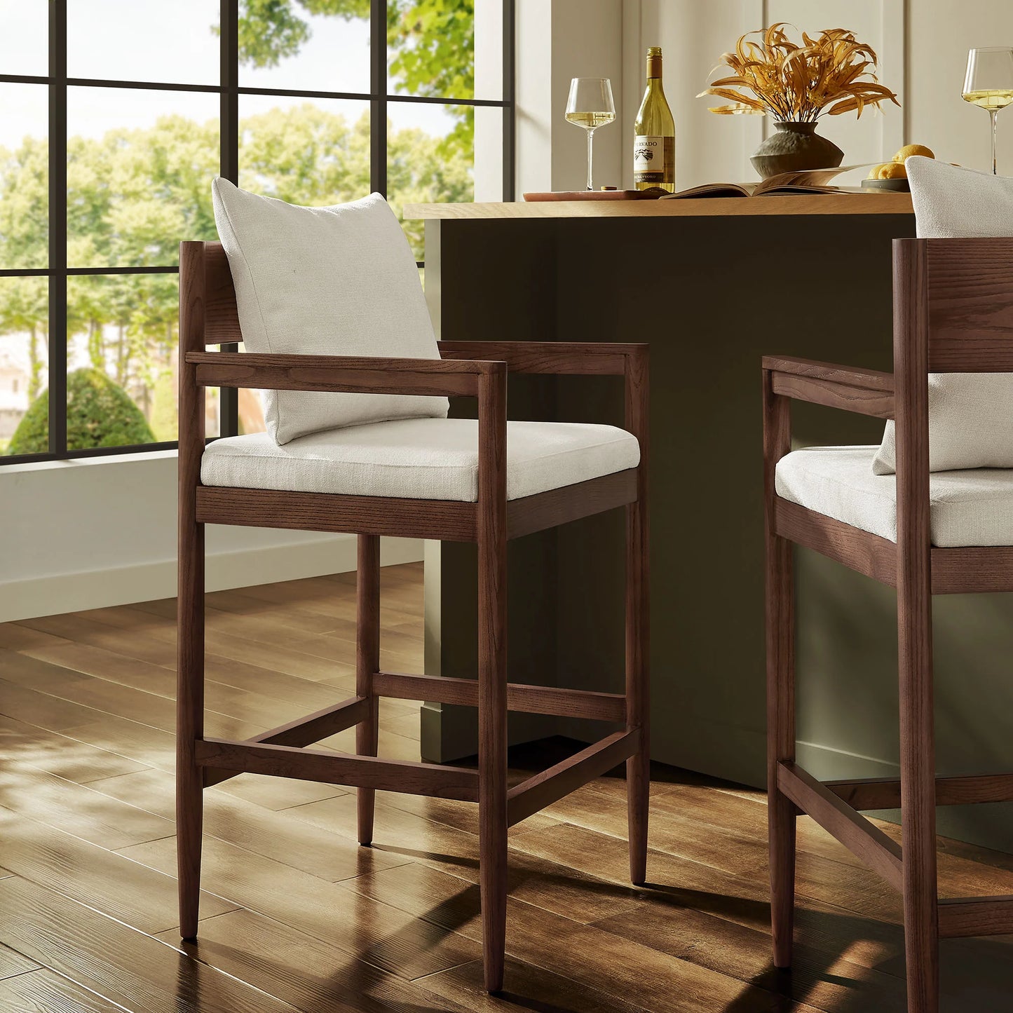 Remington Wood Bar Stool β Classic High Seating for Home Bars and Kitchen Counters
