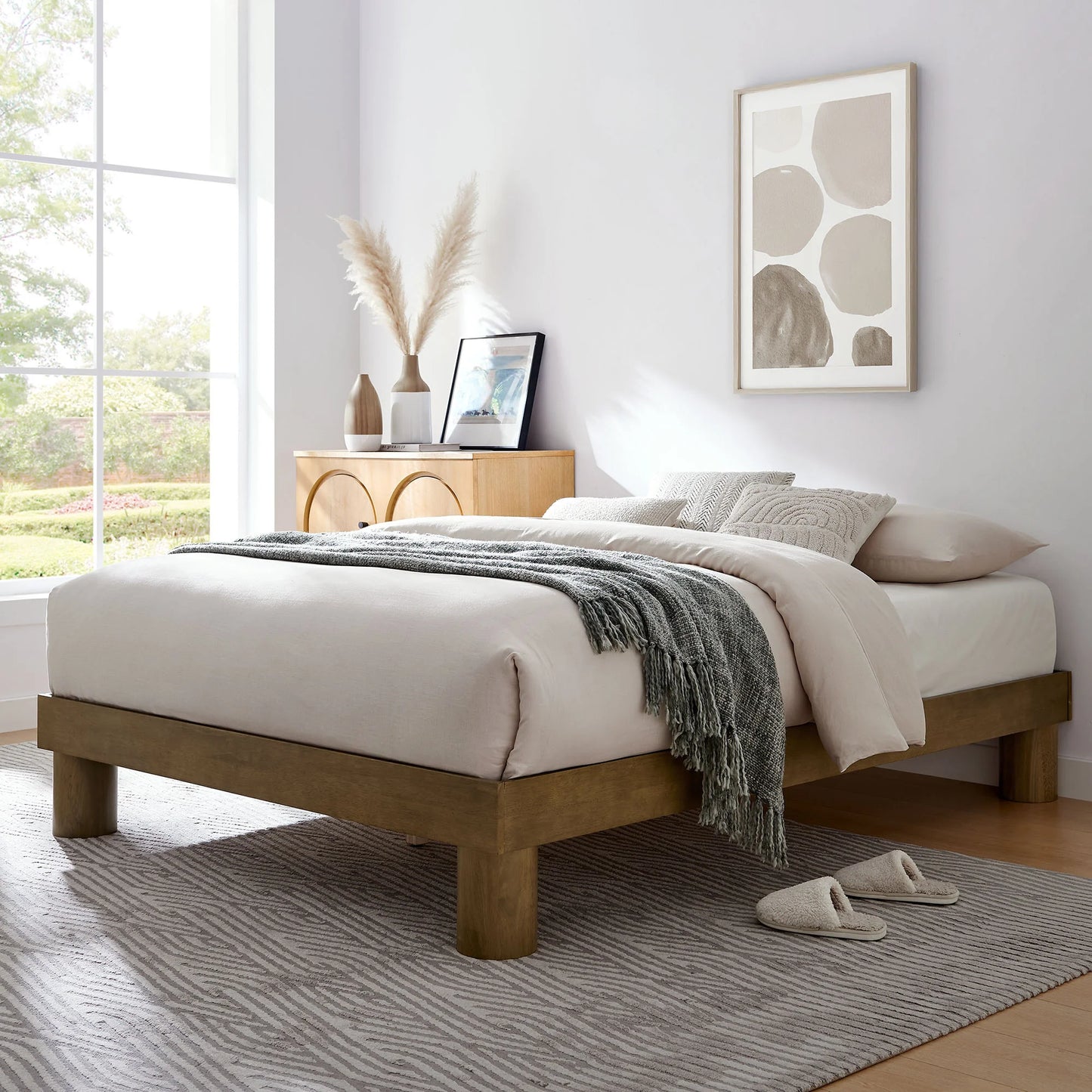 Runa Wood Queen Platform Bed – Modern and Durable Bed Frame for Elegant Bedrooms
