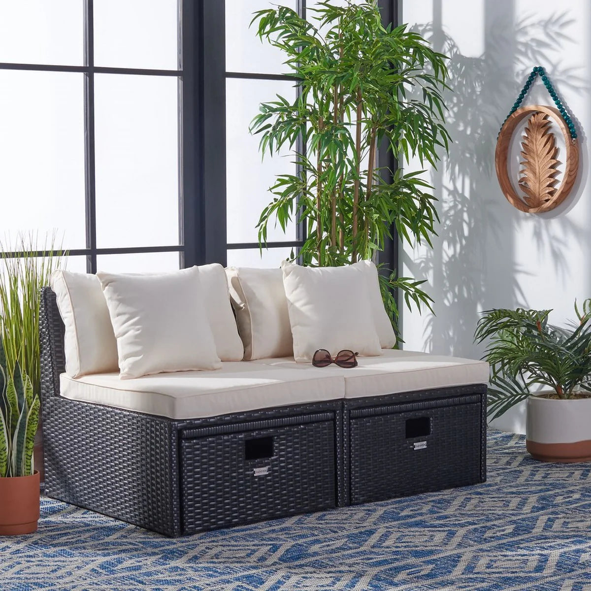 Pramla Outdoor Set with Ottoman - Comfortable and Stylish Seating for Relaxed Outdoor Spaces