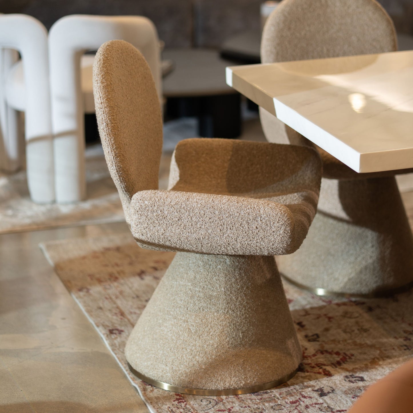Modrest Neptune Contemporary Beige Fabric Brushed Brass Dining Chair A Refined Blend of Modern Elegance and Luxurious Comfort for Sophisticated Dining Spaces