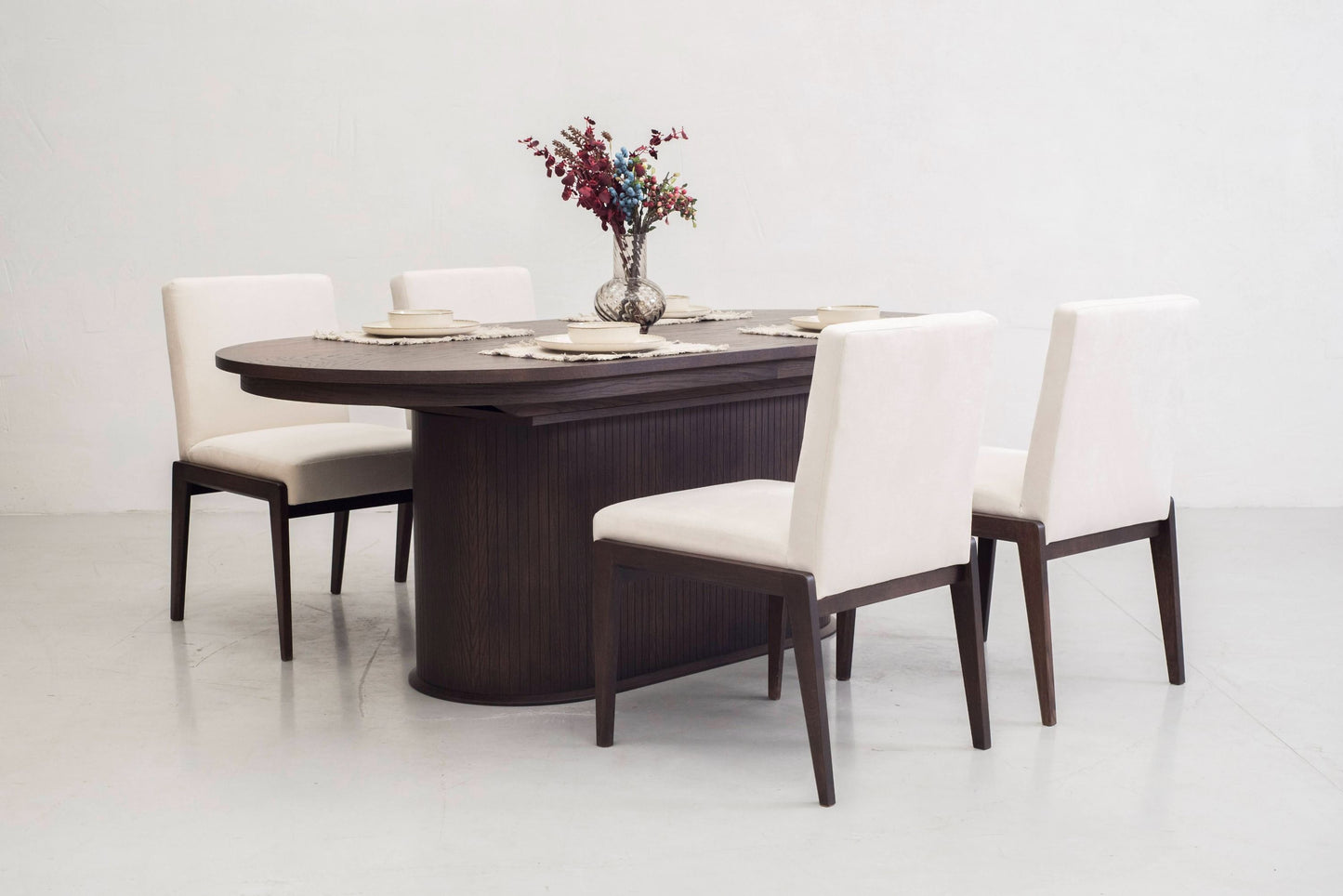 Modrest Milan Modern Brown Oak Dining Table with Extension A Perfect Blend of Sophisticated Design and Functional Versatility for Elegant Dining Spaces