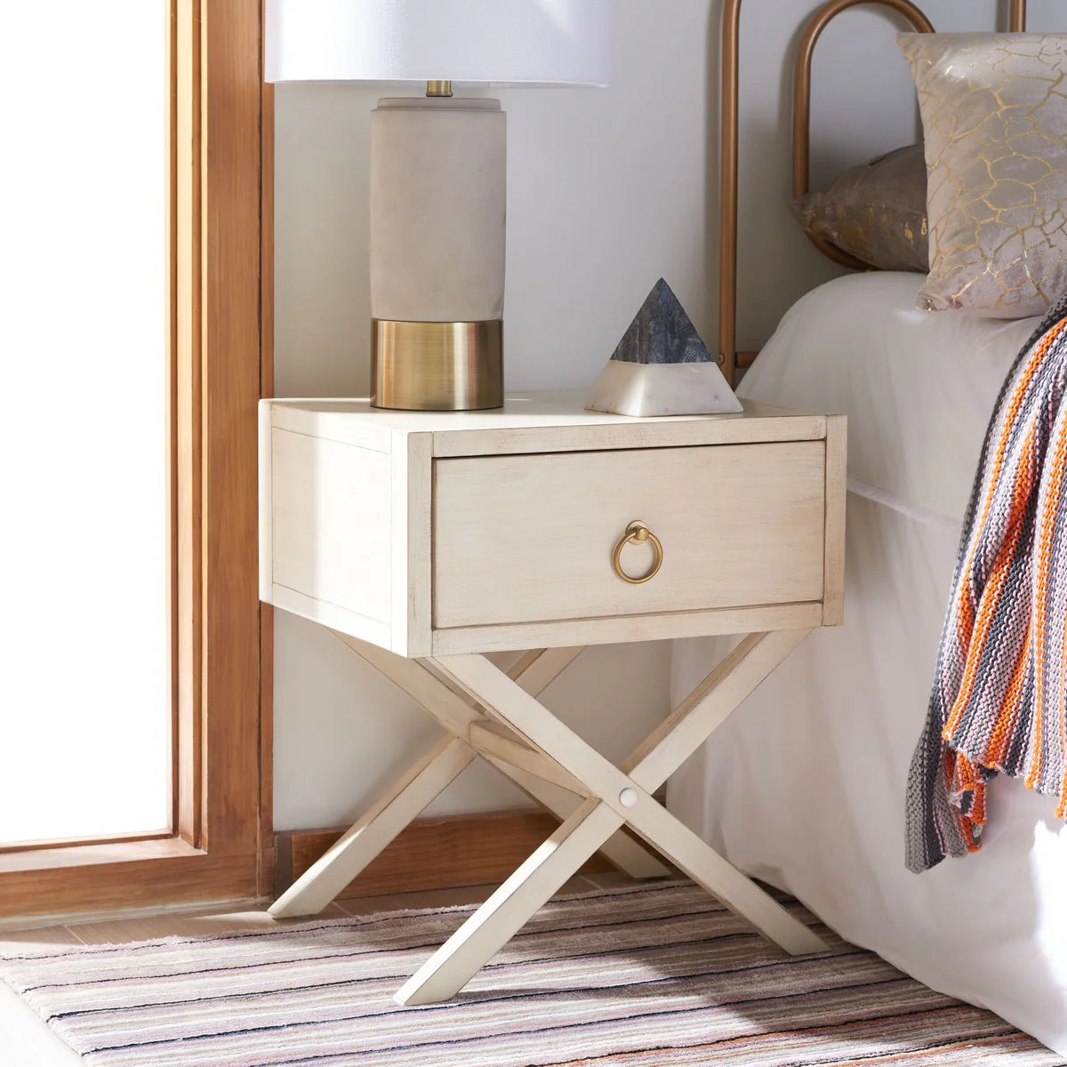 Odilia 1-Drawer Nightstand - Modern and Functional Storage for Your Bedroom