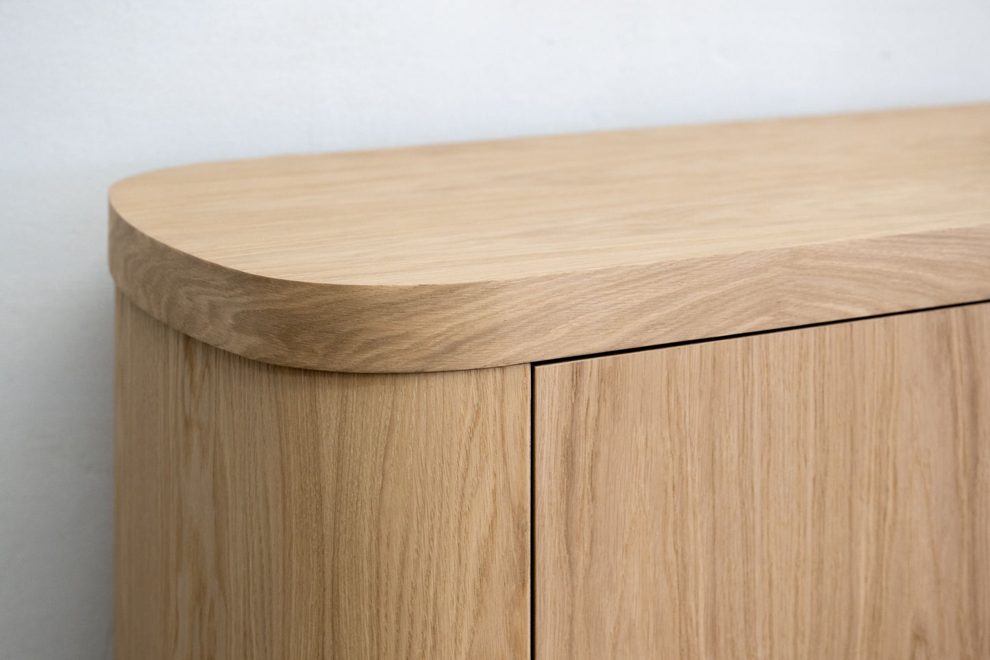 Modrest Richmond Modern Natural Oak Rounded Tall Buffet A Stylish Fusion of Contemporary Design and Functional Elegance for Sophisticated Living Spaces