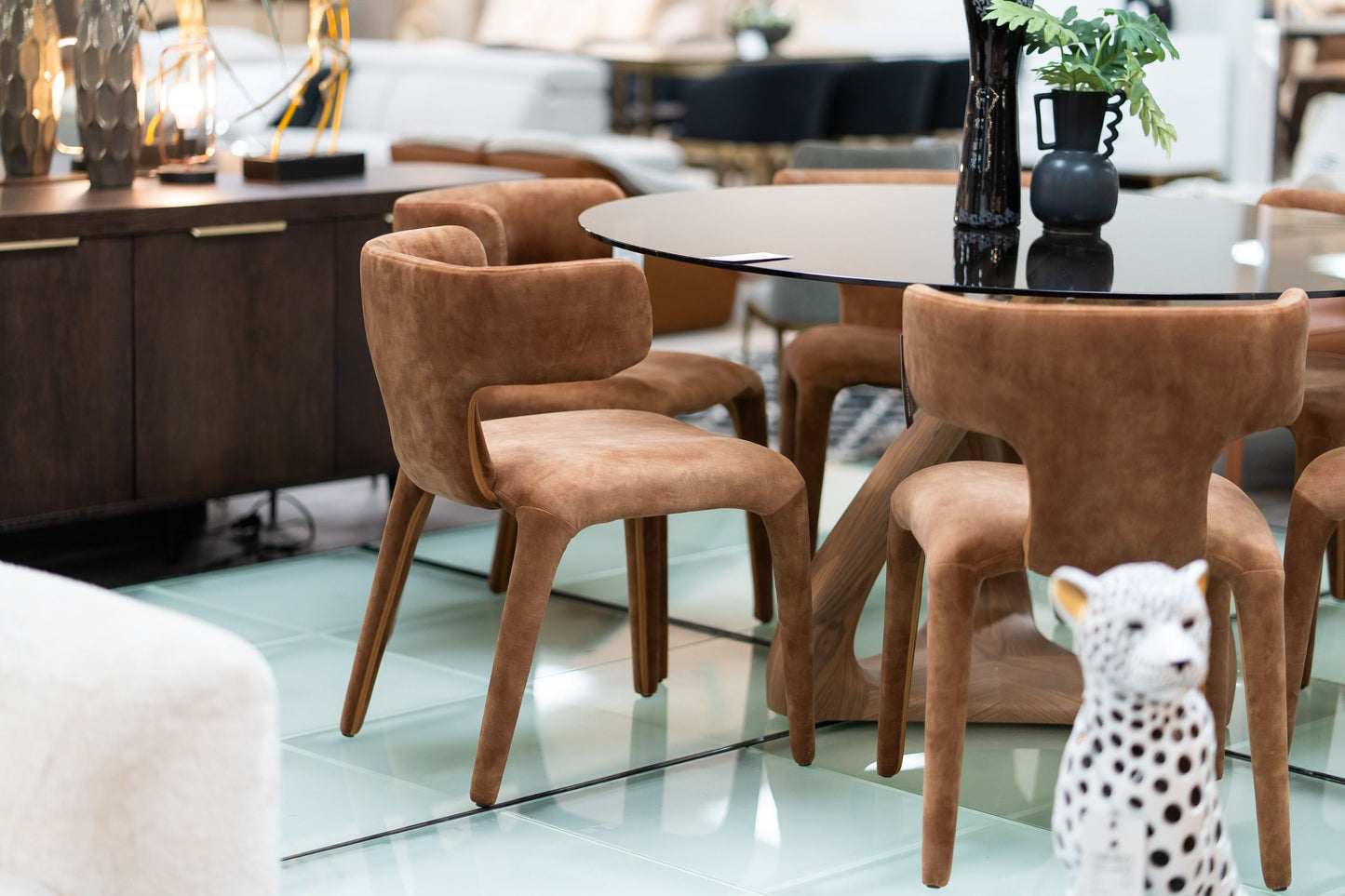 Modrest Saehee Modern Camel Velvet Fabric Dining Chair - Stylish & Comfortable Dining Seating