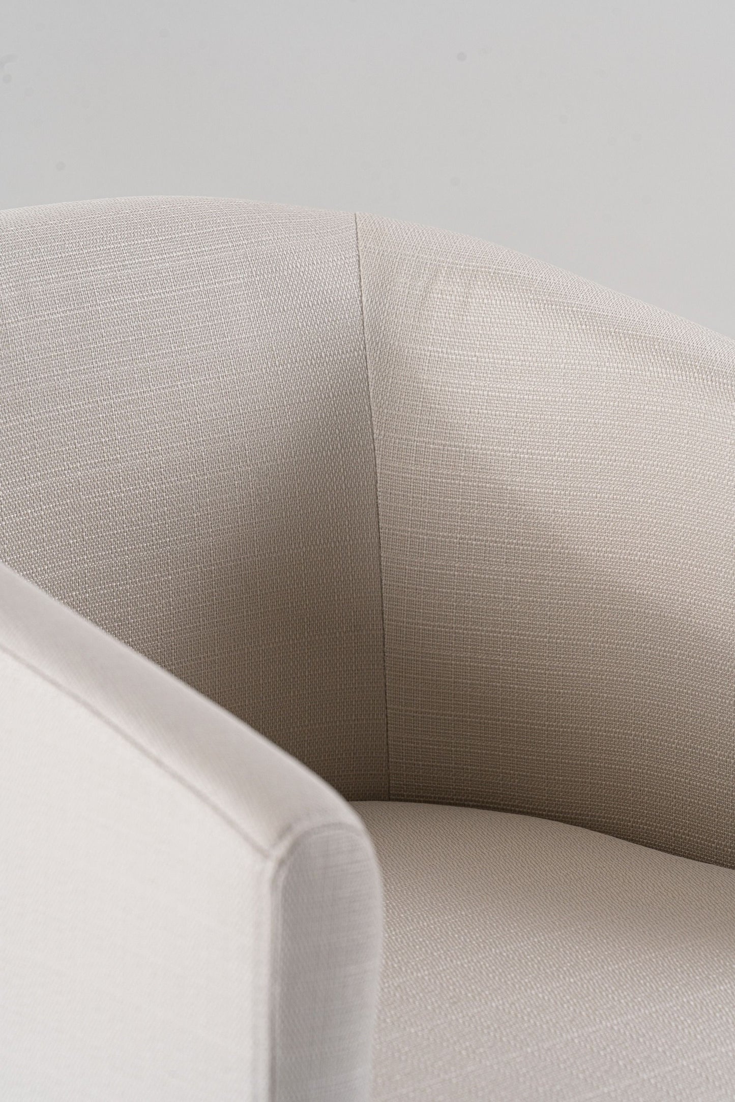 Modrest Yukon Modern Off White Fabric & Brushed Brass Counter Chair - A Chic and Comfortable Addition to Contemporary Spaces, Featuring Elegant Upholstery and Sleek Brushed Brass Accents.