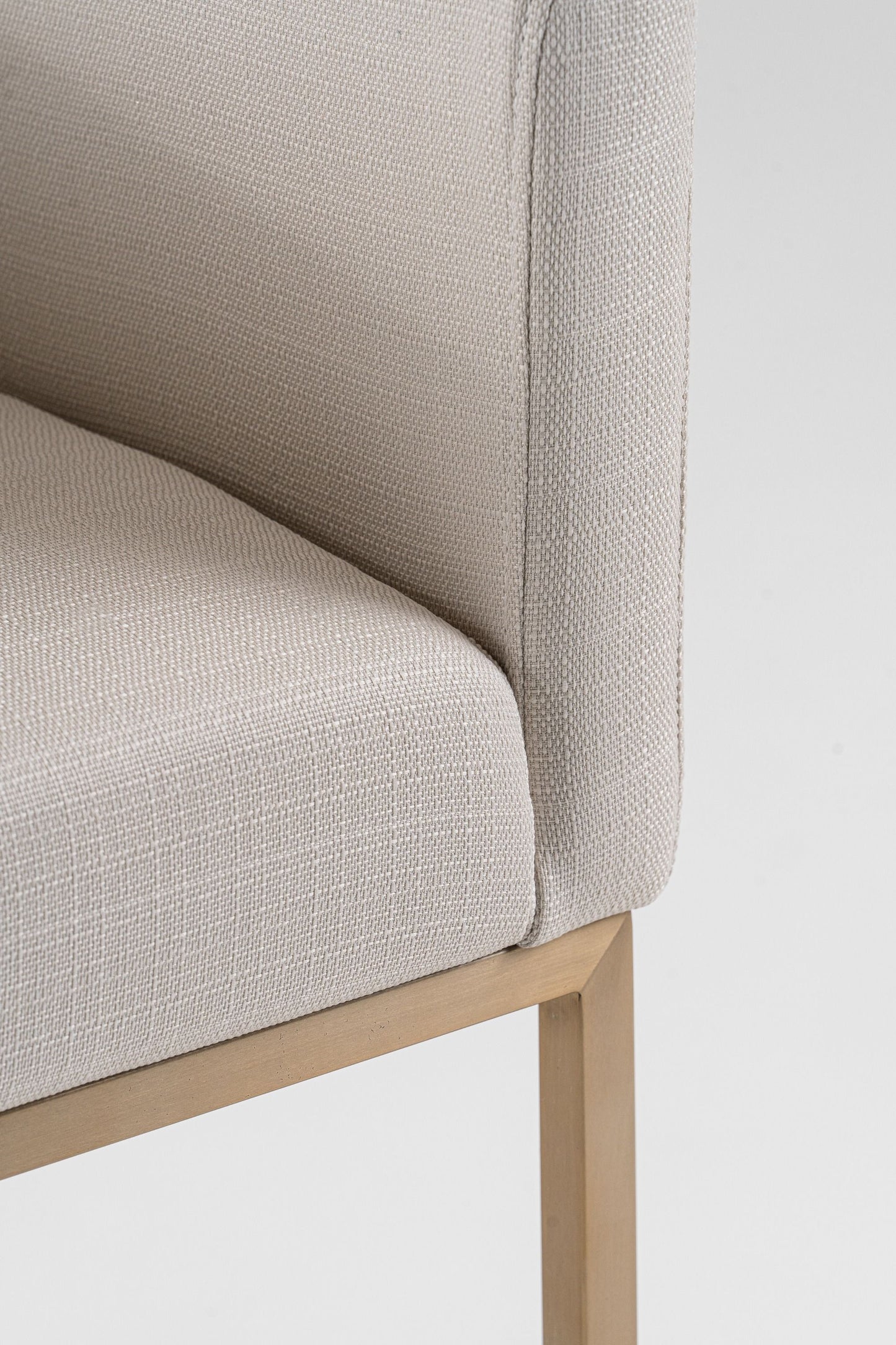 Modrest Yukon Modern Off White Fabric & Brushed Brass Counter Chair - A Chic and Comfortable Addition to Contemporary Spaces, Featuring Elegant Upholstery and Sleek Brushed Brass Accents.