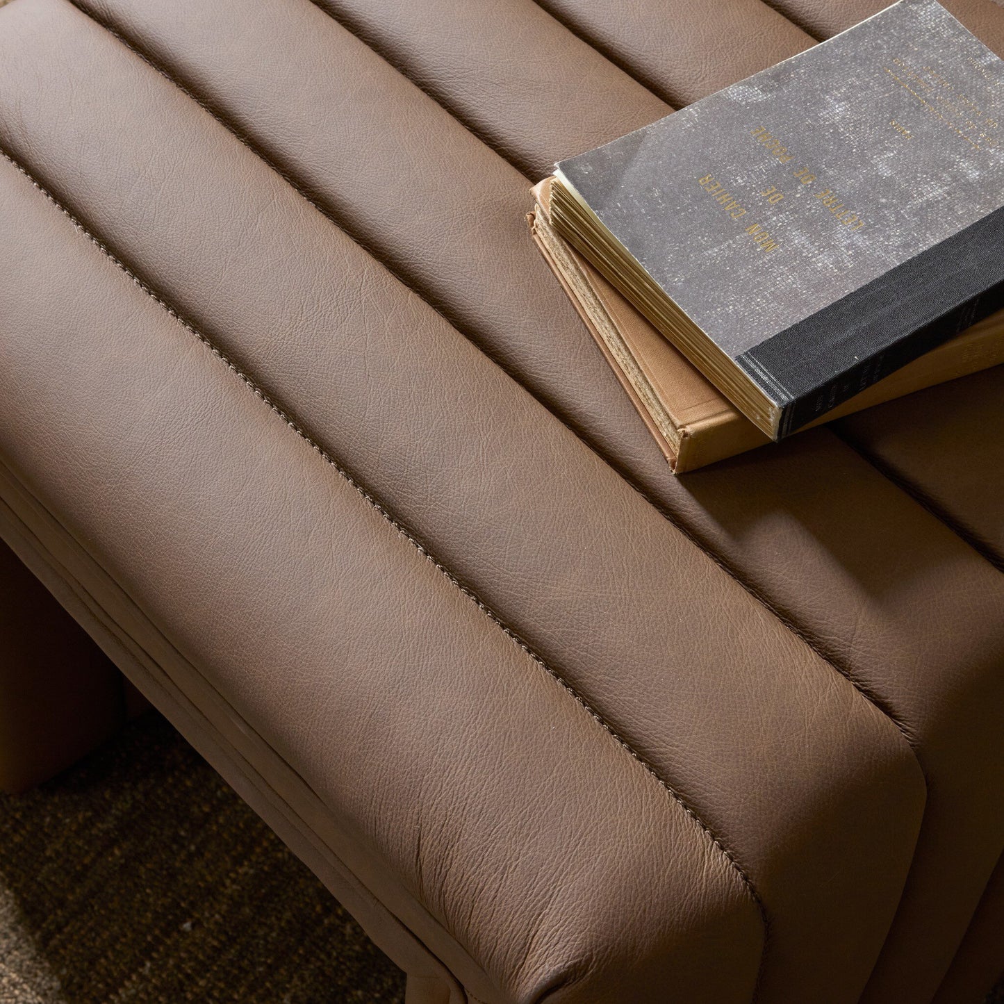 Augustine Ottoman Maestro Cigar Top‑Grain Leather