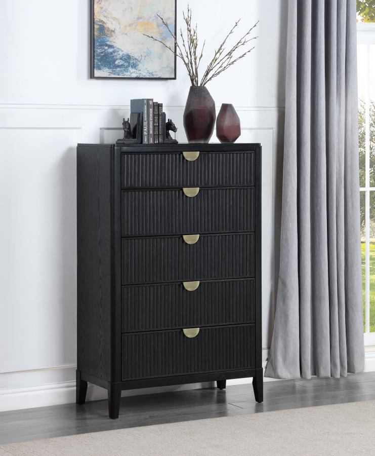 Brookmead 5-Drawer Bedroom Chest – Black Finish for Sleek Modern Design and Ample Bedroom Storage