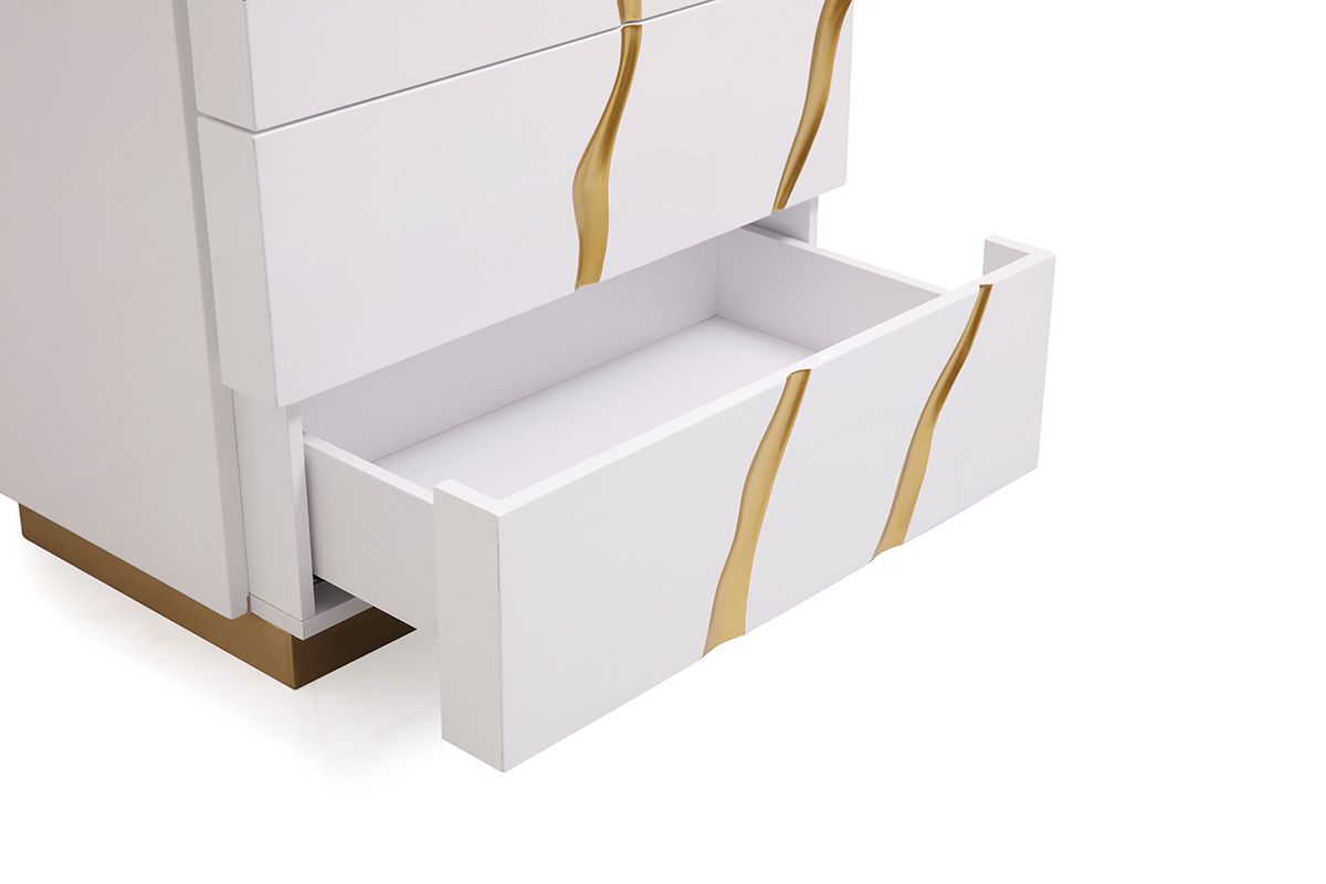 Aspen White and Gold 5 Soft-Closing Drawers Chest