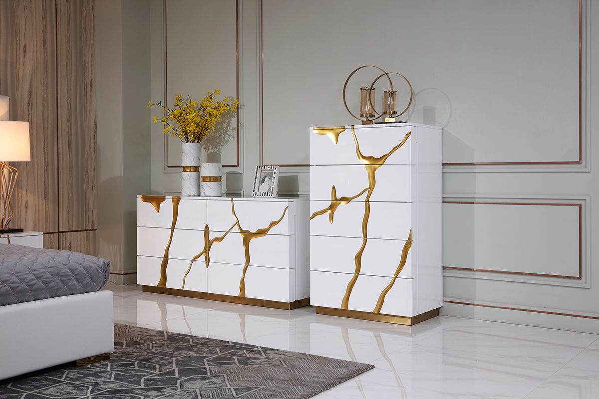 Aspen White and Gold 5 Soft-Closing Drawers Chest
