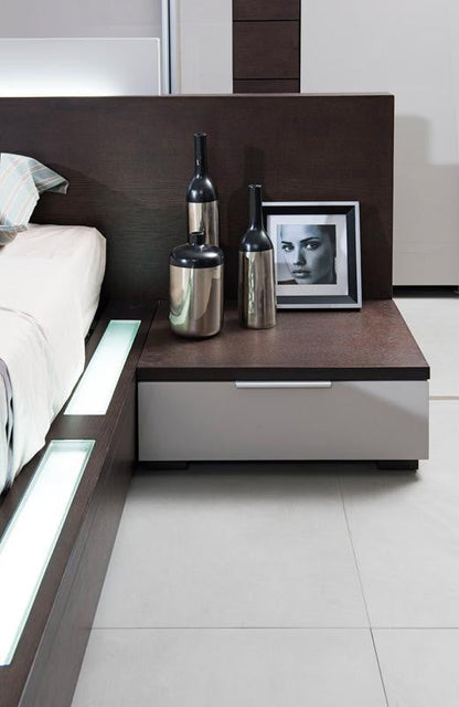 Modrest Gamma Contemporary Brown Oak Bed with Storage
